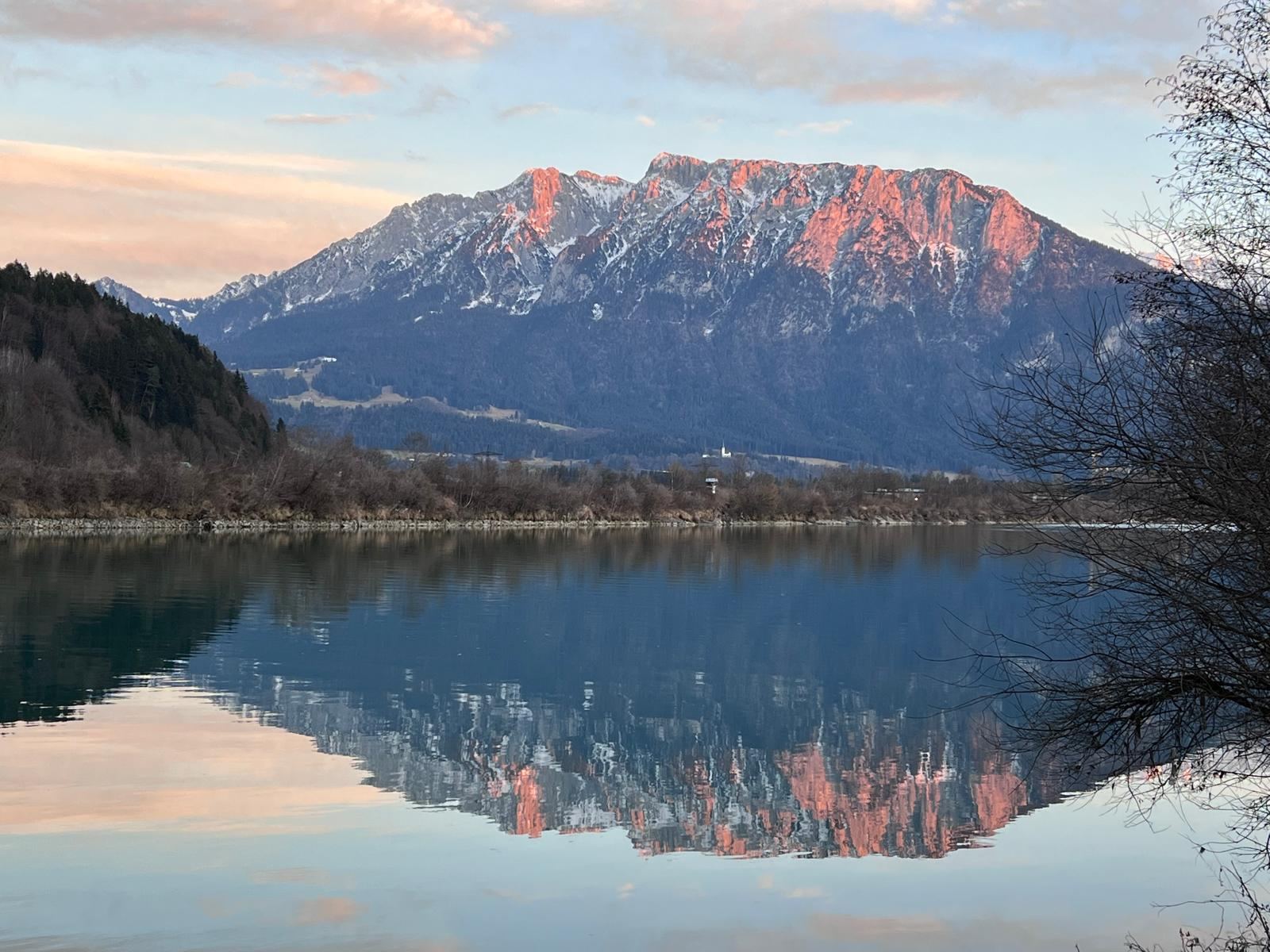 Alpenglühen am See